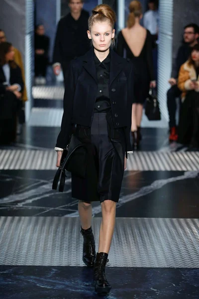 Look 27